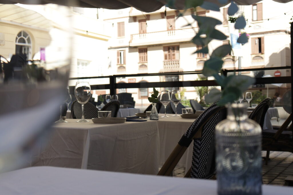 Gedekt terras van Vino Mío in Málaga